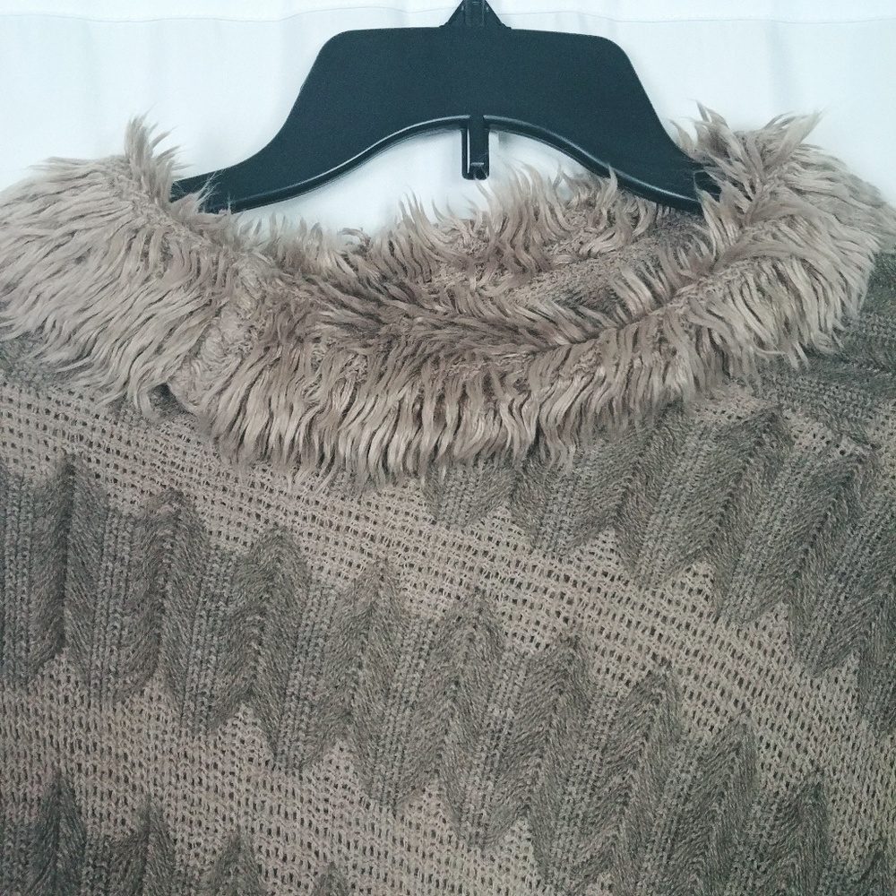 Poncho - Picture 2 of 4
